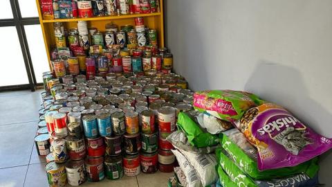 Pet food collection