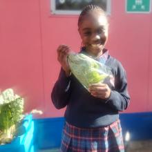 Grade 4A selling vegetables from their Perfect Pallet garden